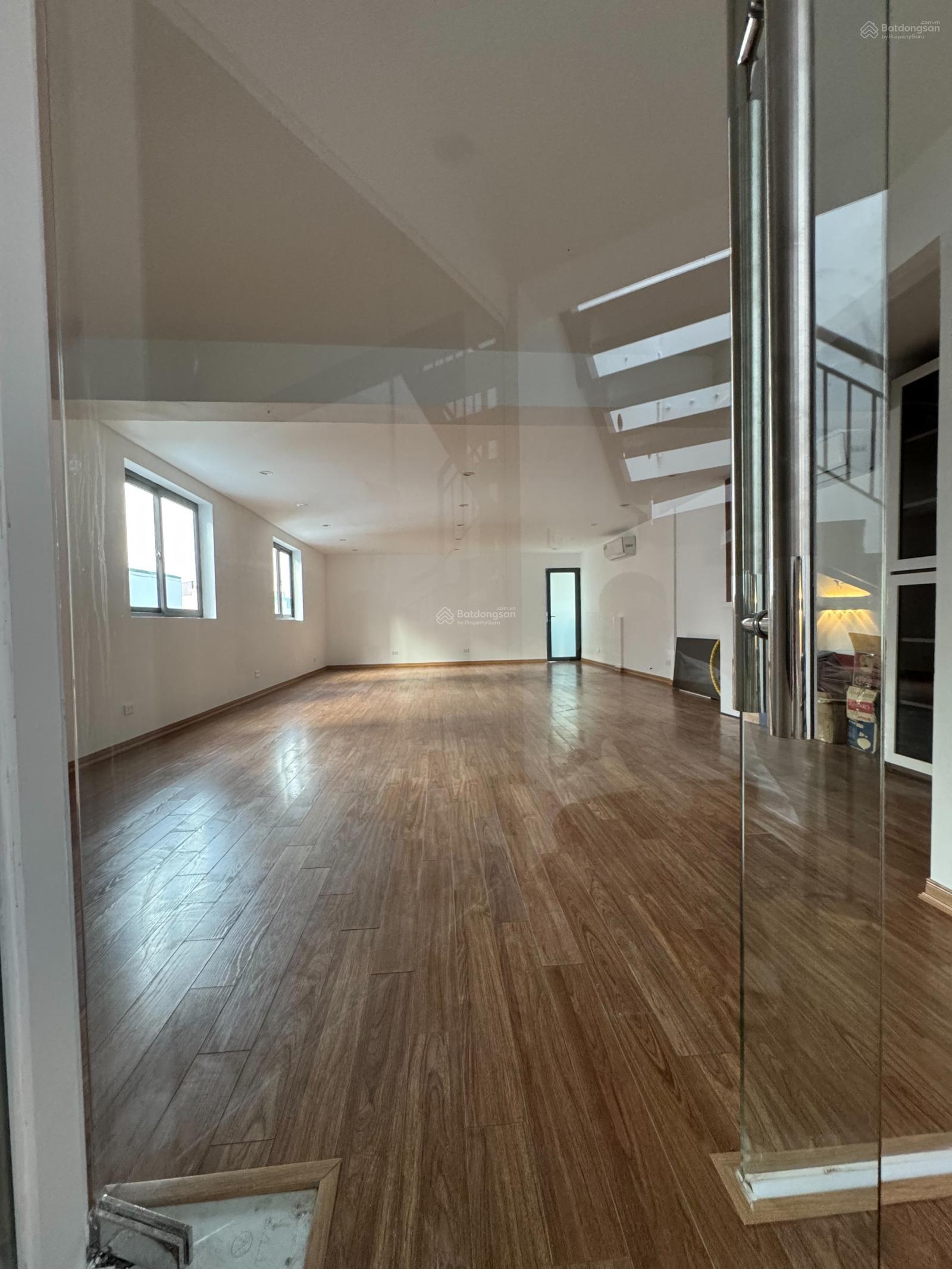 Cho thêu văn phòng 80m2/tầng như hình, sàn thông, phù hợp văn phòng, phòng tập., kd online Cho thêu văn phòng 80m2/tầng như hình, sàn thông, phù hợp văn phòng, phòng tập., kd online