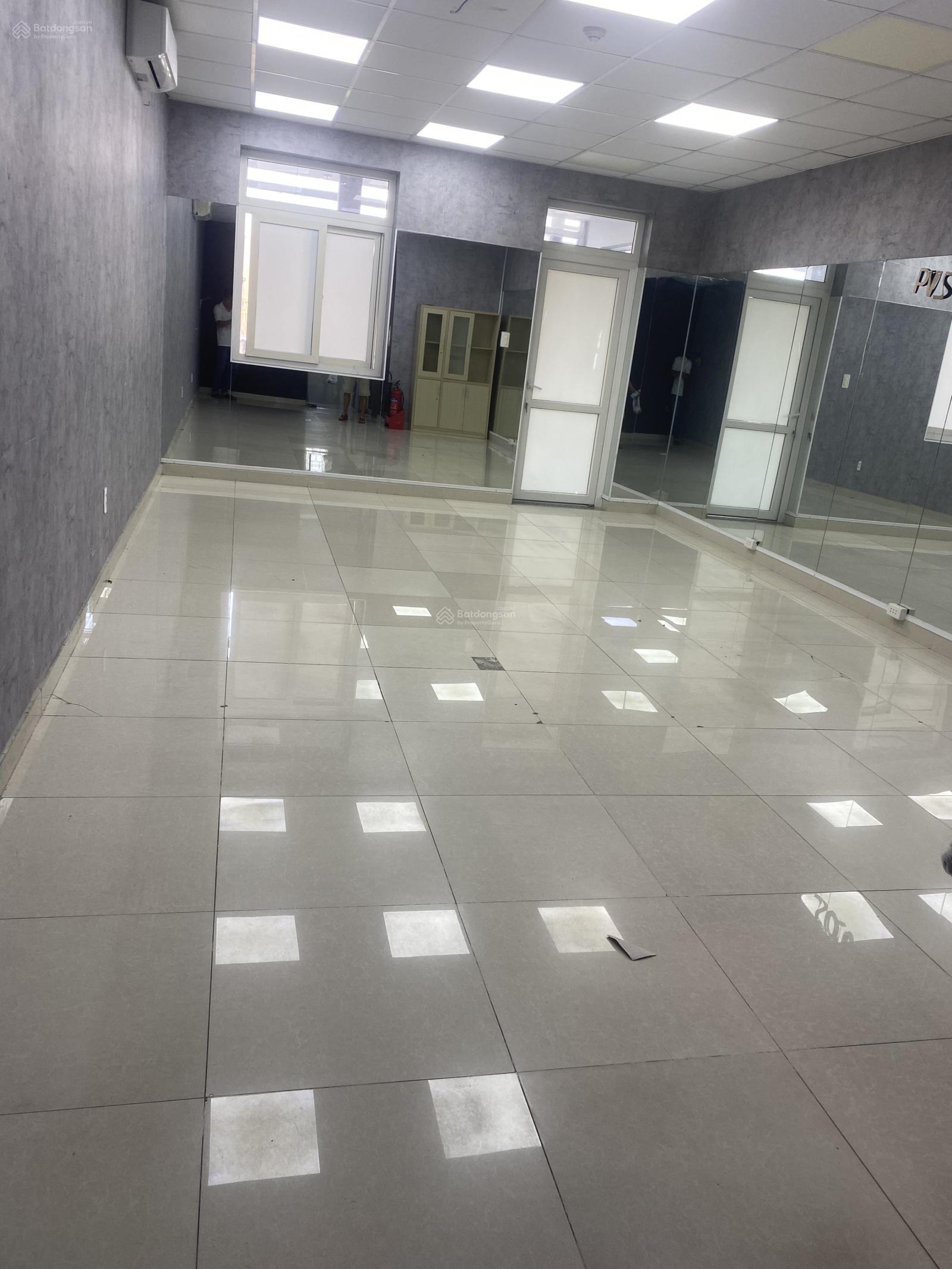 Cho thuê nhà nguyên căn măt tiền đường D1 kdc Himlam kênh Tẻ,Q7.Lh 0909 992 ***