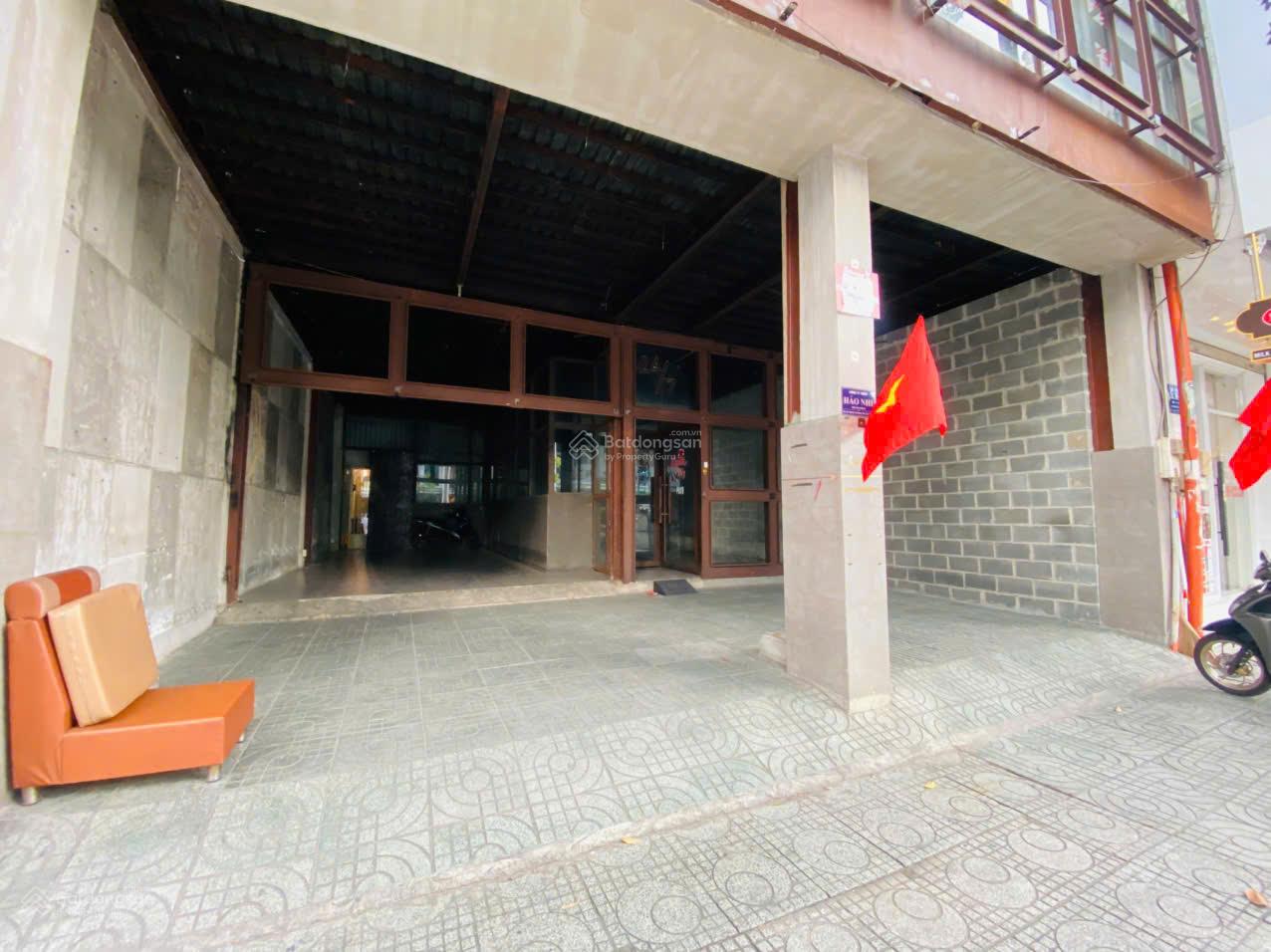 Cho thuê nhà mặt tiền rộng 8m Nguyễn Tri Phương Quận 10