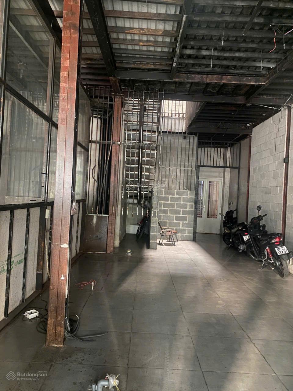 Cho thuê nhà mặt tiền rộng 8m Nguyễn Tri Phương Quận 10