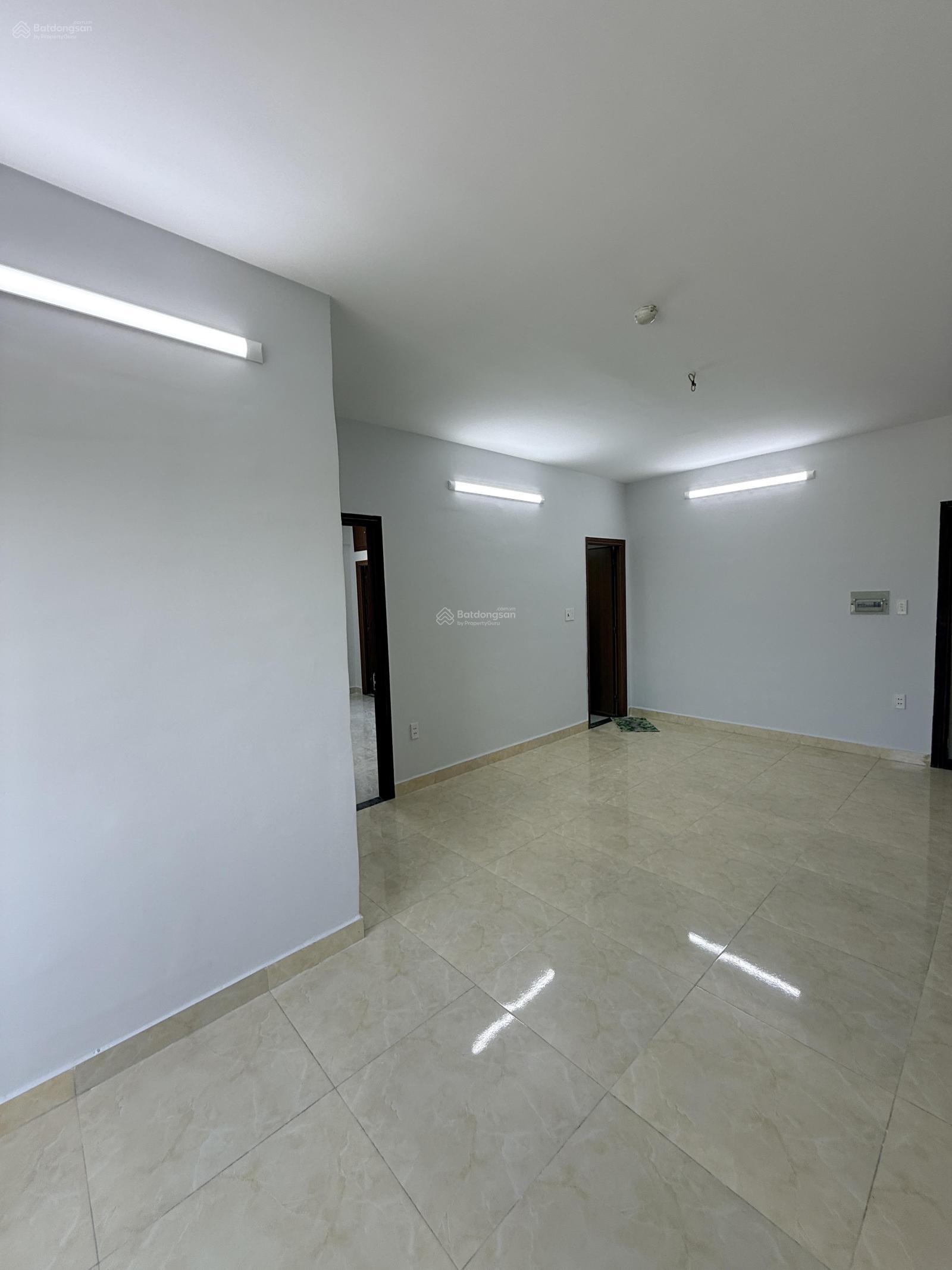 Cần bán căn hộ 2pn 2wc, nhà mới, view thoáng, tầng đẹp đã có sổ hồng