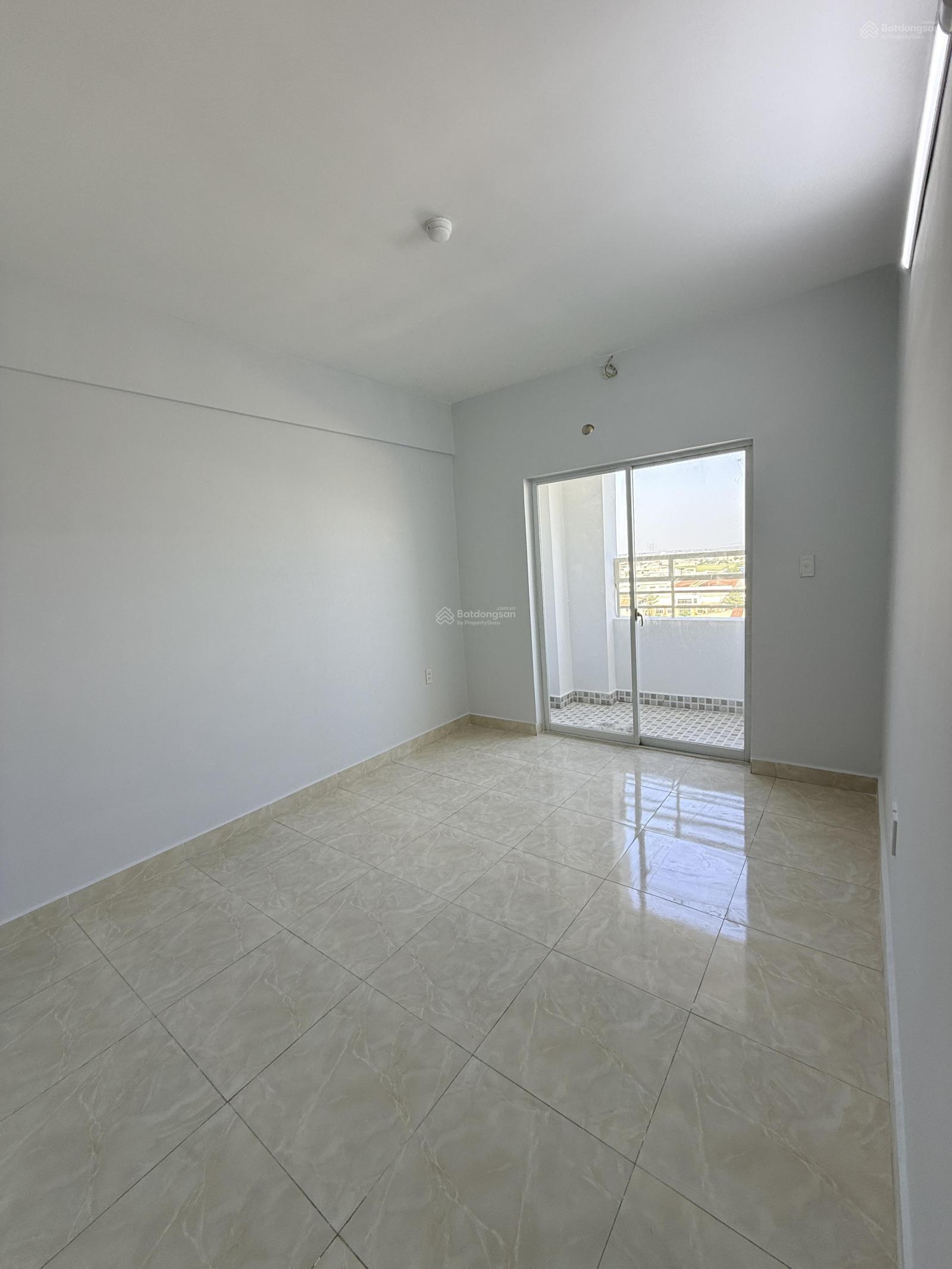 Cần bán căn hộ 2pn 2wc, nhà mới, view thoáng, tầng đẹp đã có sổ hồng