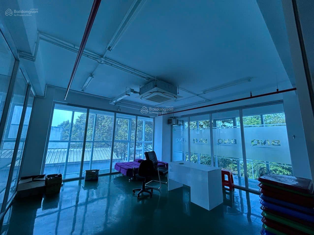 Ngộp bank! Cần bán gấp toà nhà MT đường Hồ Văn Cống P. TBH Thủ Dầu 1 Bình Dương. DT 22x30m 60 tỷ