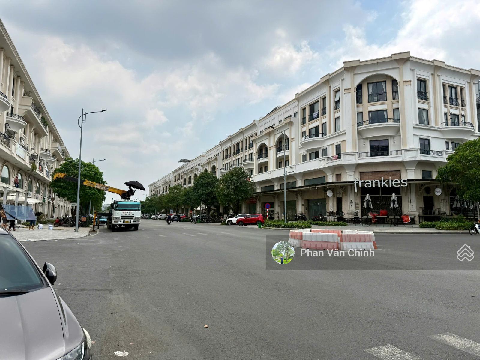 Bán căn góc MT Đinh Thị Thi, KĐT Vạn Phúc (248m2) vị trí đẹp giá 78 tỷ