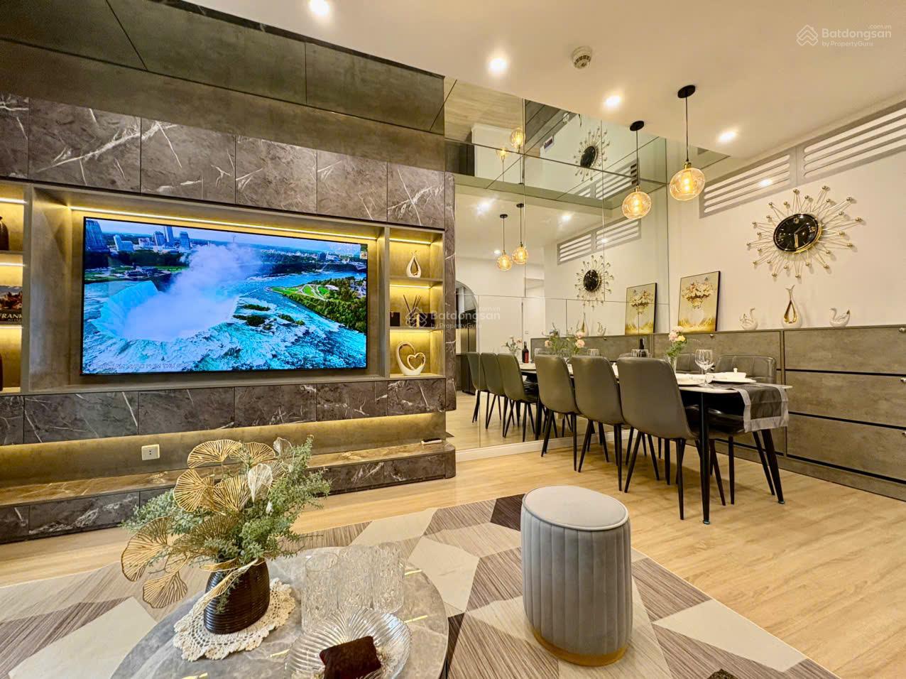 Chính chủ bán căn 101m2, 2 ngủ tại tòa 903B Starlake, full đồ, ban công Bắc, sổ đỏ. Chính chủ bán căn 101m2, 2 ngủ tại tòa 903B Starlake, full đồ, ban công Bắc, sổ đỏ.