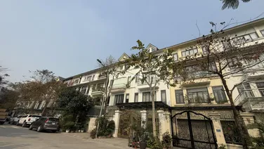 Bán nhà vườn khu C geleximco giá rẻ nhất phân khúc nhỉnh 22tỷ. Lh 0913 034 ***