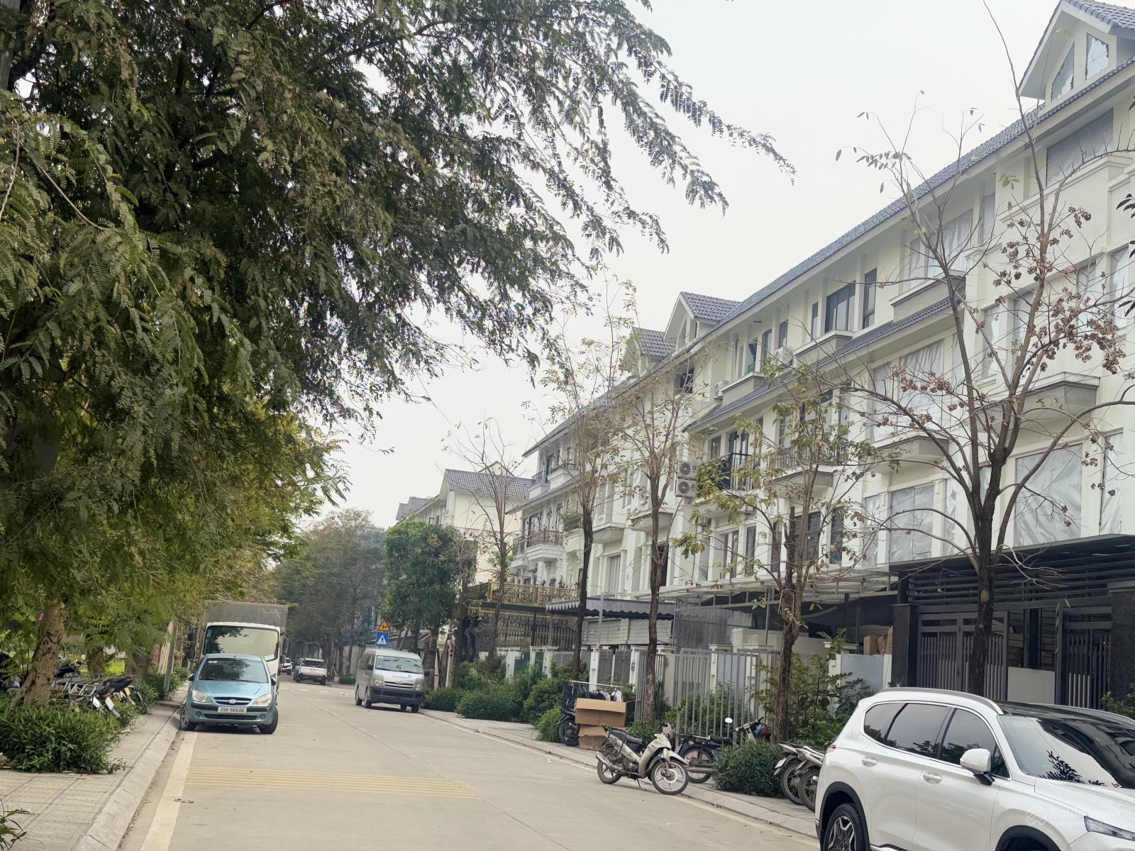 Bán nhà vườn khu C geleximco giá rẻ nhất phân khúc nhỉnh 22tỷ. Lh 0913 034 *** Bán nhà vườn khu C geleximco giá rẻ nhất phân khúc nhỉnh 22tỷ. Lh 0913 034 ***