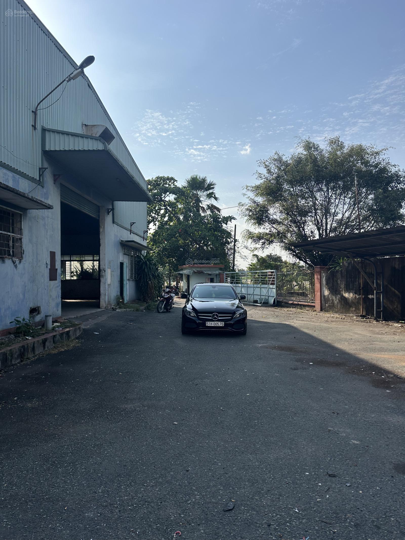 Cho thuê kho 2000m2 tại Lê Văn Khương, Q12. Đường xe cont 24. Có văn phòng Cho thuê kho 2000m2 tại Lê Văn Khương, Q12. Đường xe cont 24. Có văn phòng