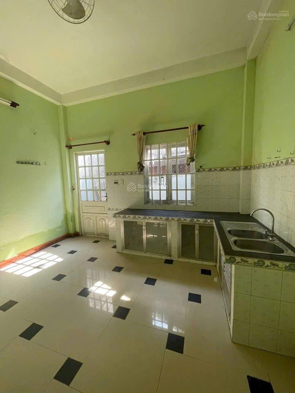 7 triệu/tháng - Nhà ( 4.2 x 20m ) 1 lầu 3 phòng ngủ 3wc đường số 1, cách KCN cao 10p