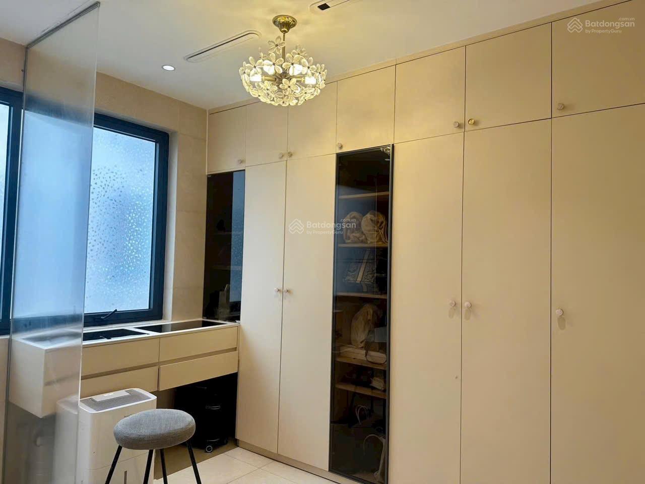 11,5 TỶ BAO THUẾ PHÍ LK 64M HT 5 TẦNG FULL ĐỒ Hướng Đông Nam ngay sát trường học