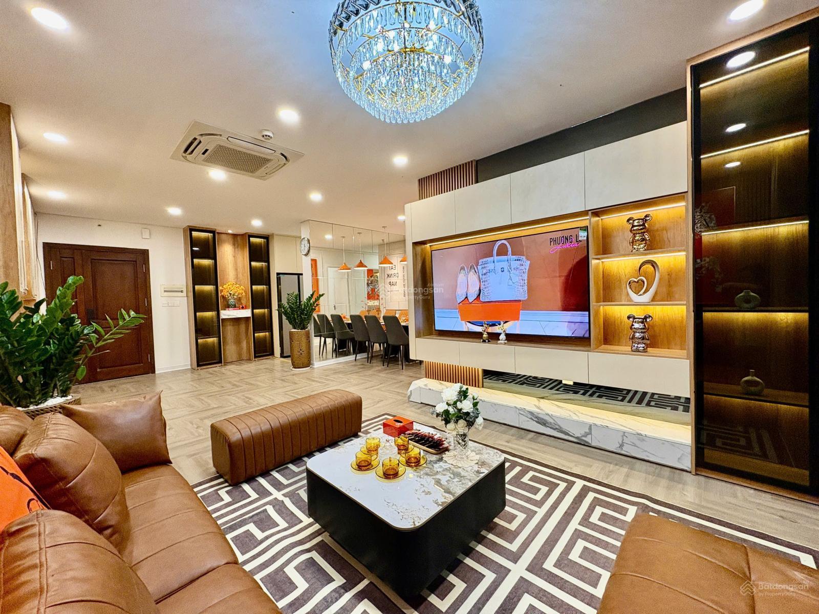 Chính chủ bán căn 3 ngủ 126m2 tại D. Le Pont Dor - Hoàng Cầu, tòa B, full đồ, sổ đỏ.