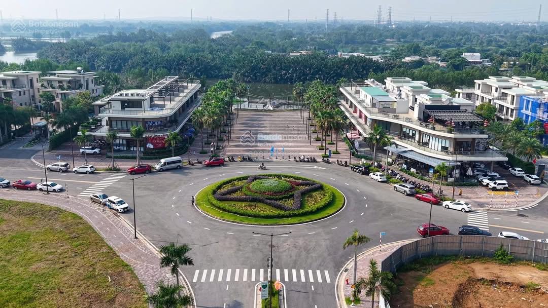 Cho thuê 2PN1WC Tháp Panorama 60m2 có ban công giá thuê 9 triệu ở liền