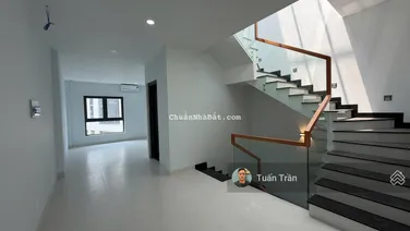 CHO THUÊ NHÀ PHỐ 1 HẦM 4 LẦU FULL SÀN TRỐNG SUỐT LÀM VP. DT: 5x20m. NHÀ MỚI 100%. GIÁ THUÊ 50TR/TH