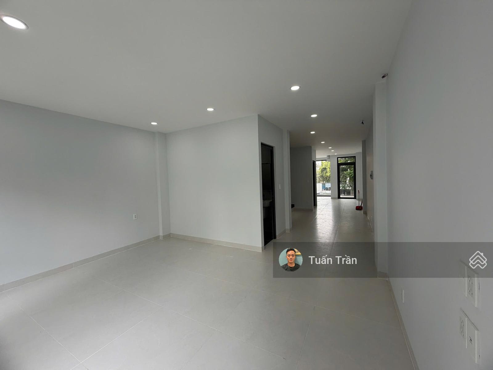 CHO THUÊ NHÀ PHỐ 1 HẦM 4 LẦU FULL SÀN TRỐNG SUỐT LÀM VP. DT: 5x20m. NHÀ MỚI 100%. GIÁ THUÊ 50TR/TH