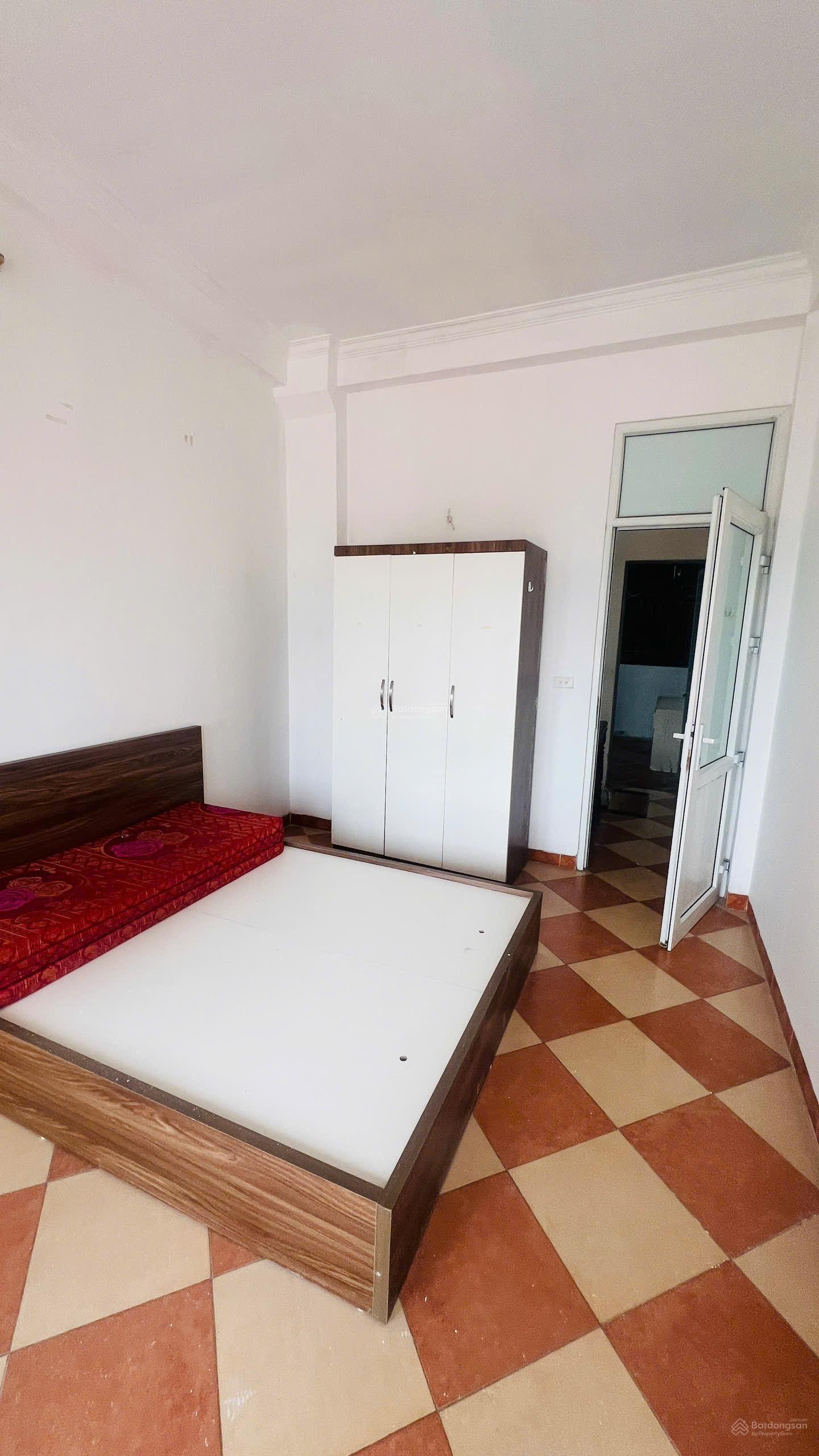 Cho thuê nhà ngõ 175 Lạc Long Quân, Tây Hồ, 45m2, 4 tầng, nội thất đầy đủ, 13tr/th. LH: 0984 536 ***