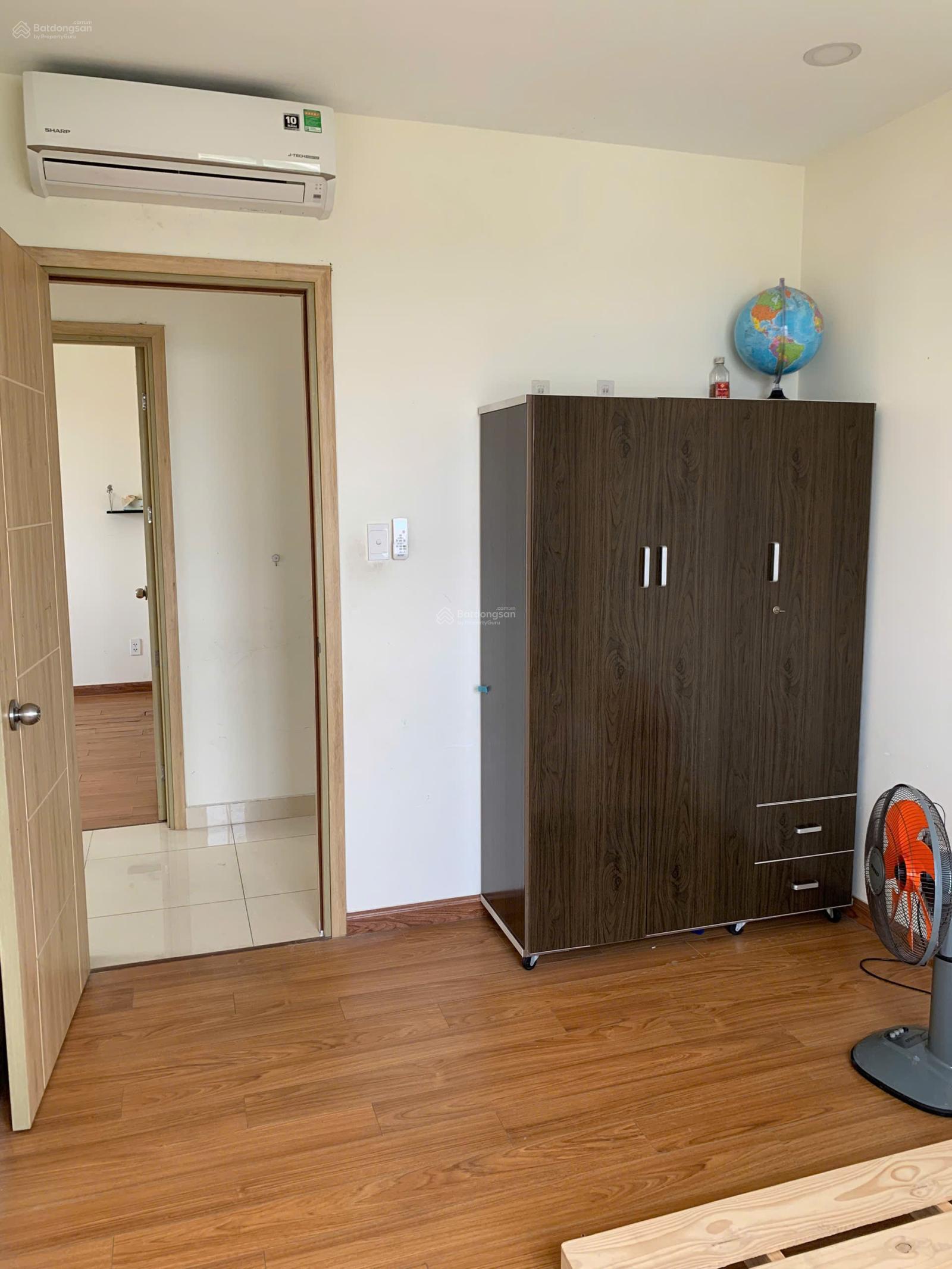 Chính chủ cho thuê Căn góc 3 Phòng , Có Rèm và Sofa. Giá thuê 8 triệu/tháng. LH Hương 0909 086 ***