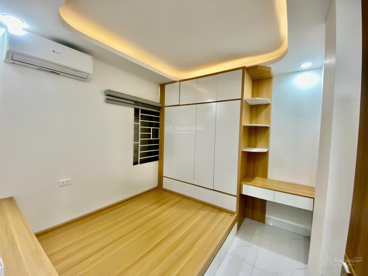 Bán CCMN Mới Đẹp Mặt Phố - 35m 1n1wc, Ô tô đỗ - Cự Lộc sau Royal Bán CCMN Mới Đẹp Mặt Phố - 35m 1n1wc, Ô tô đỗ - Cự Lộc sau Royal