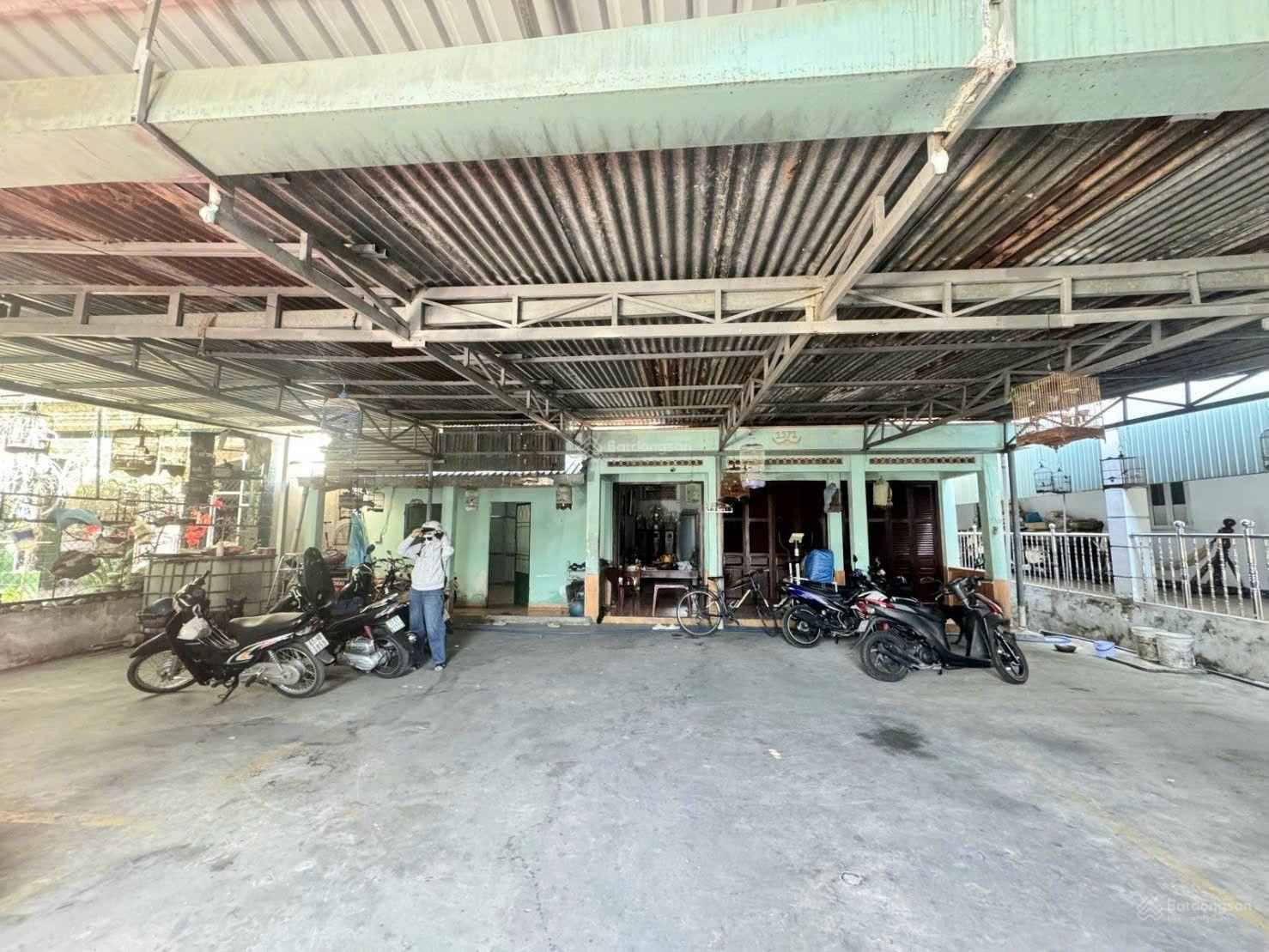 Cần bán nhà cũ 538m2 đường rộng 16m Lê Văn Thịnh, Quận 2