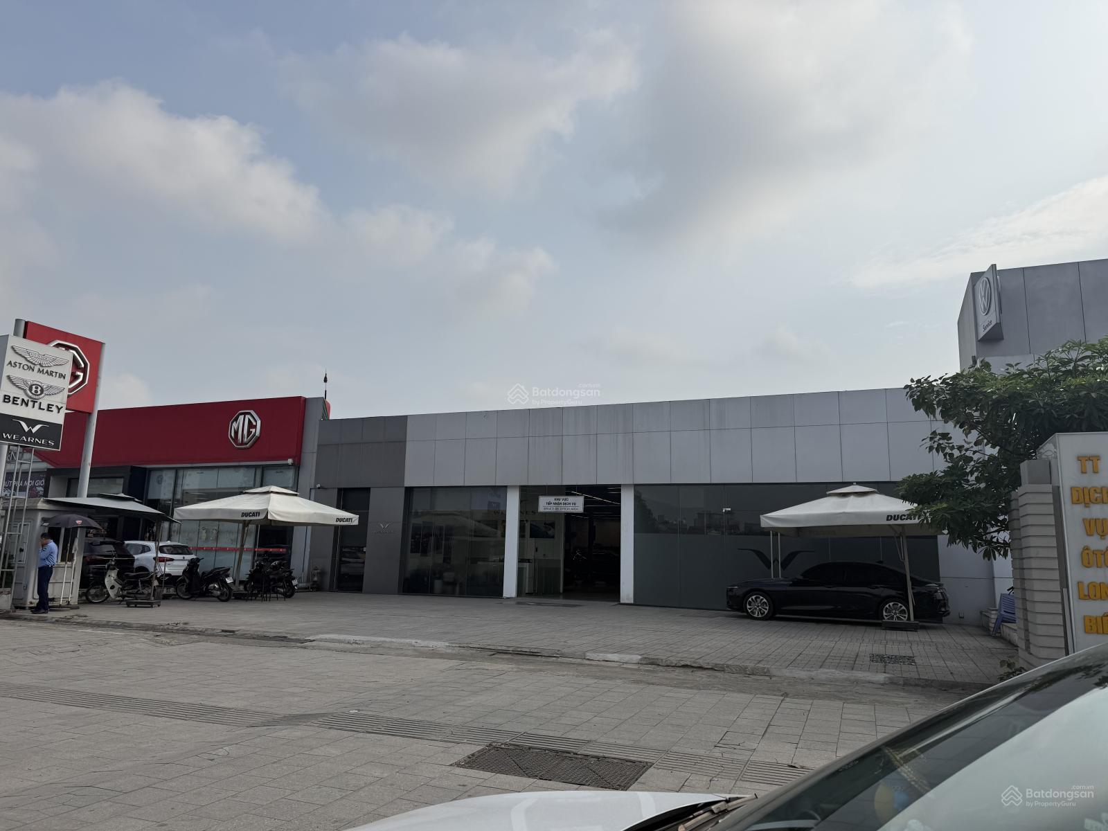 Cho thuê kho xưởng mặt phố Nguyễn Văn Linh, long biên 1000m2 mt 20 m full kính siêu đẹp. Giá 200 tr Cho thuê kho xưởng mặt phố Nguyễn Văn Linh, long biên 1000m2 mt 20 m full kính siêu đẹp. Giá 200 tr