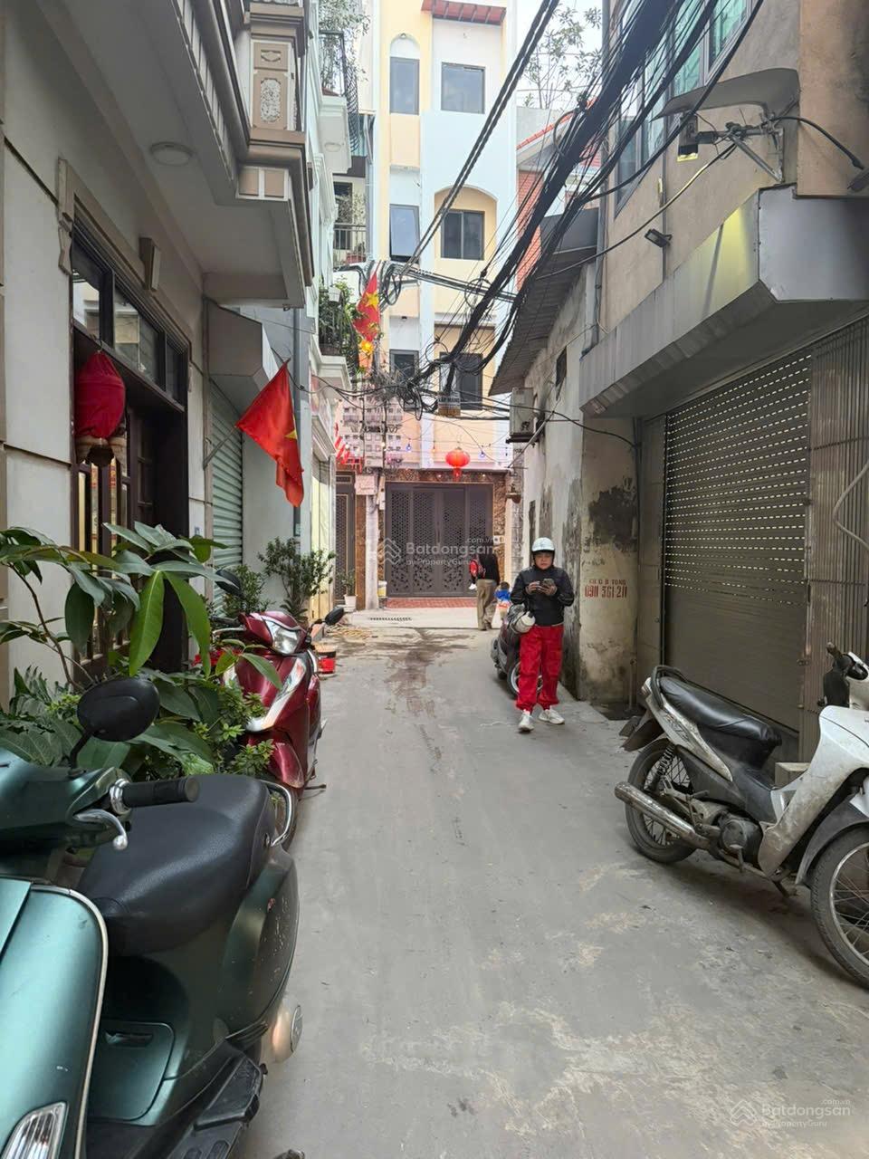 Bán Gấp 126 Nam Dư. 38m. 4 Tầng. MT 3,3m. Giá 7,5 Tỷ. Ô tô đỗ cửa. Sổ vuông đẹp. Không quy hoạch.