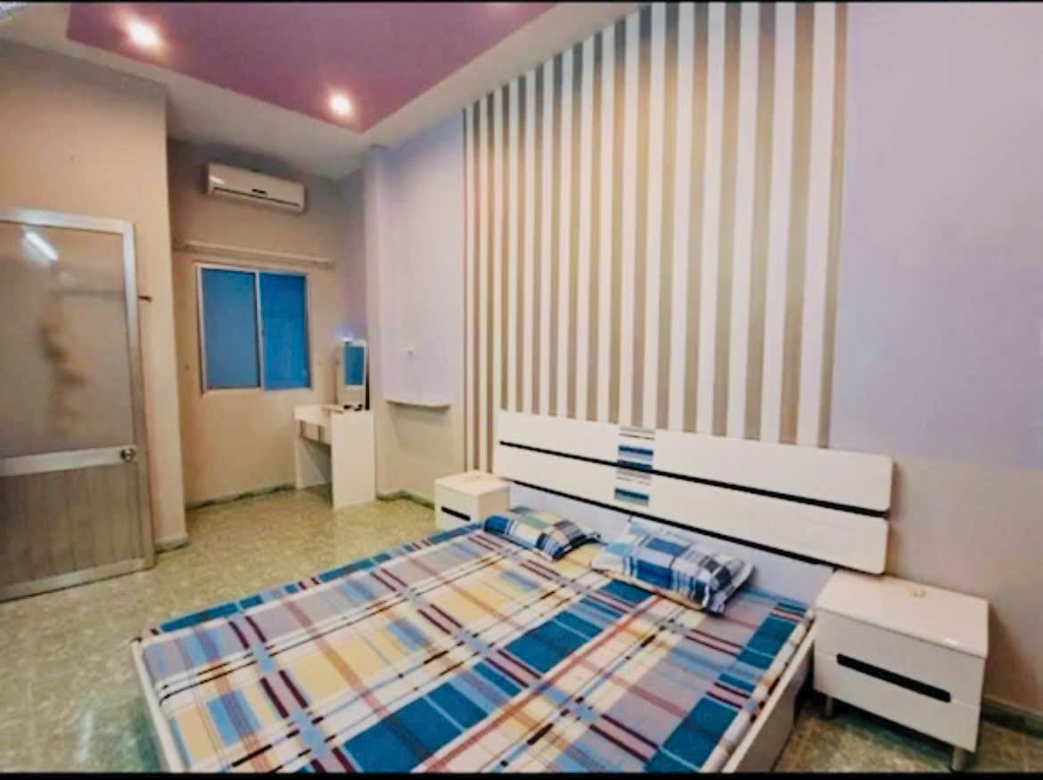 Hiếm cho thuê nhà nguyên căn 3 tầng ngay ngã 6 , full nội thất , 4pn, dt 36m, giá chỉ 7 triệu/ th