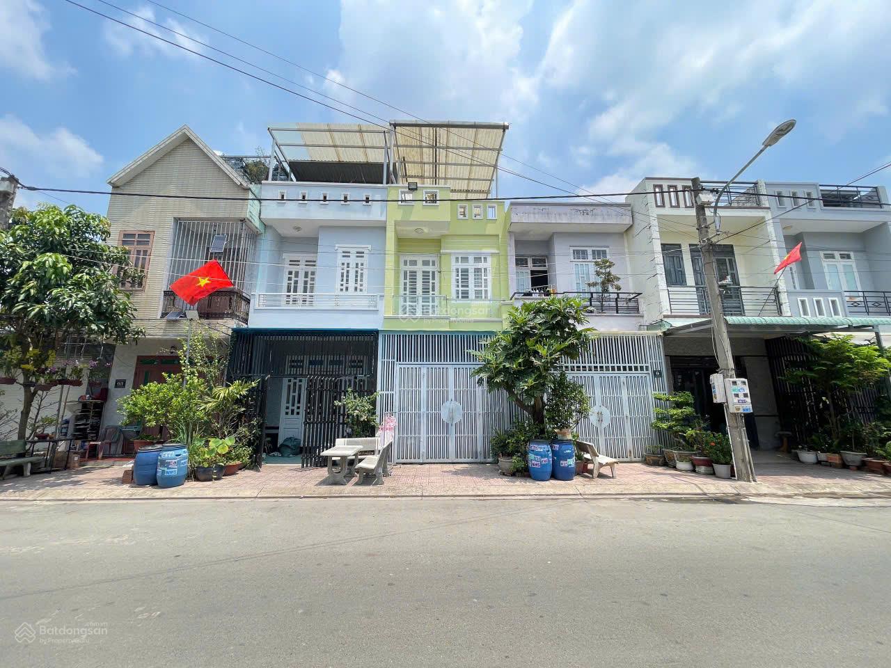 Nhà đẹp 2 trệt 2 lầu phường Đông Hòa; Gần làng đại học và ST GO!; Giá có thương lượng chỉ 5.4 tỷ