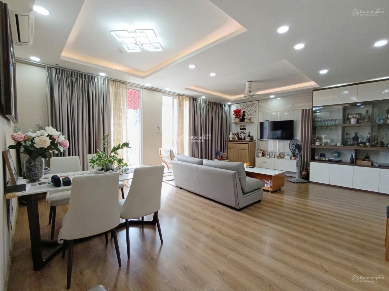 Chủ bán CHCC Hùng Vương Plaza Q. 5 DT 129m2 -3PN 3WC. Giá 9tỷ4, sổ hồng. Liên hệ: 0934 144 *** Hương