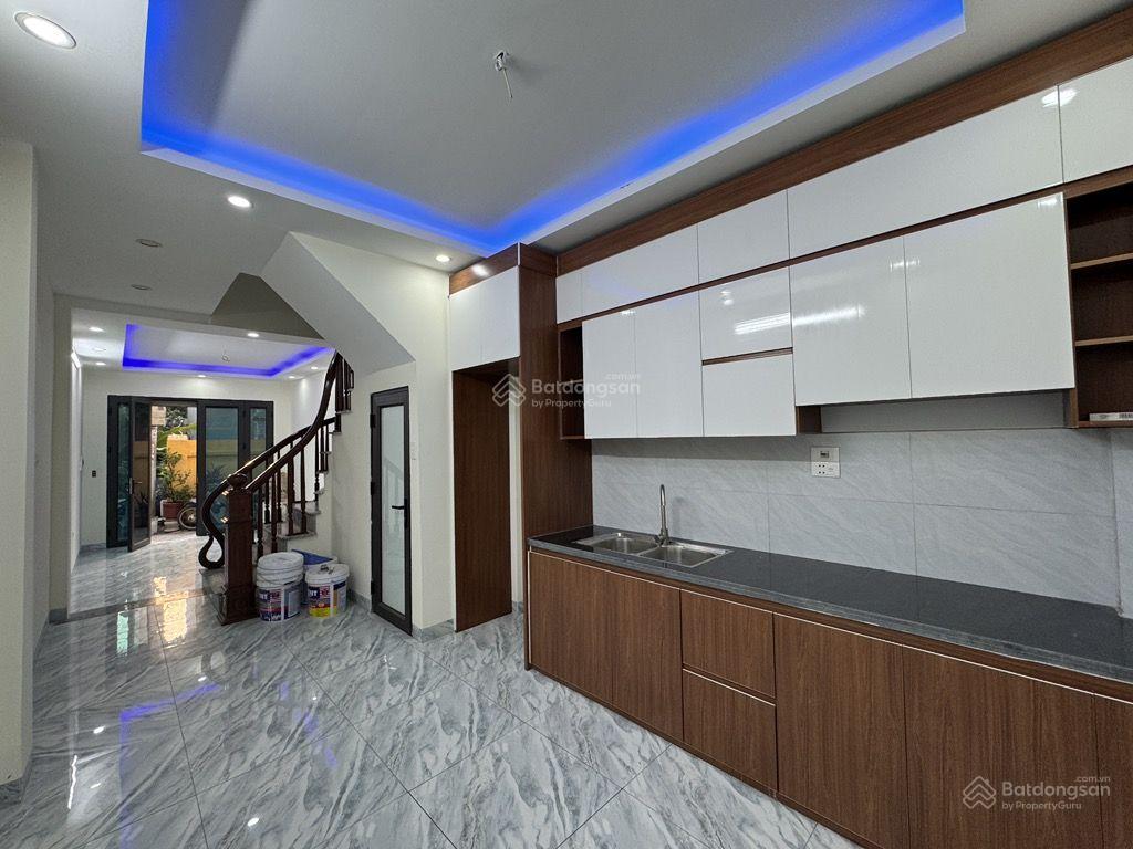 CHỦ NGỘP BANK, CHỈ NHỈNH 3 TỶ NHÀ 4 TẦNG ĐỒNG MAI, Ô TÔ ĐỖ CỬA, MỘT BƯỚC RA KHU DỊCH VỤ.