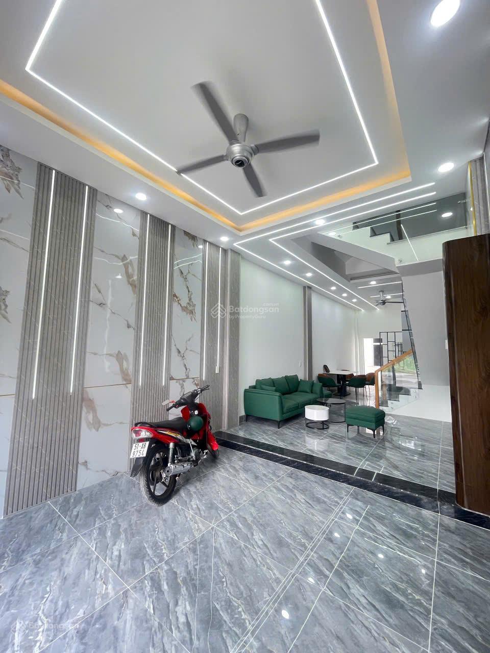 Nhà mới 2 lầu, 4PN ngã tư Chiêu Liêu, trung tâm Dĩ An; Giá 5.099 tỷ TL tặng full nội thất cao cấp