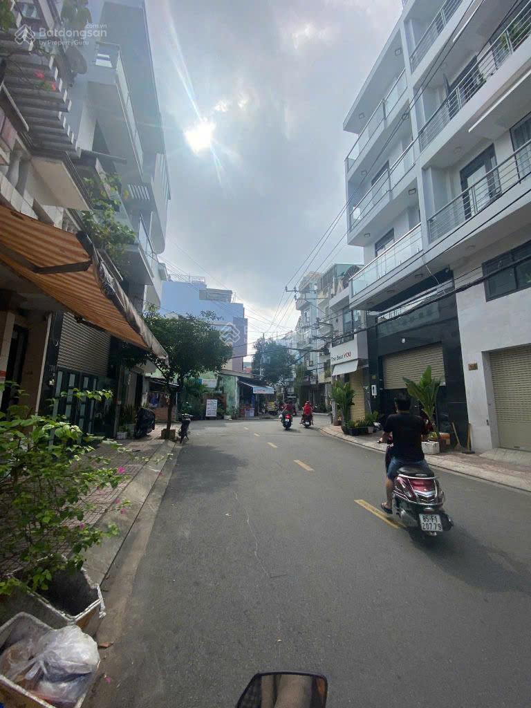 Gấp! Bán nhà HXH Trường Chinh, phường 13, quận Tân Bình, (hẻm 111 Tân Hải) - 5.5 x 12m nhà 4 tầng