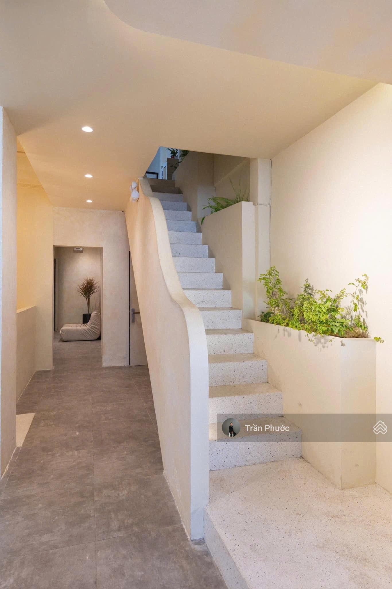 Nhà mặt tiền 251 Tô Hiến Thành, Quận 10. Diện tích: 6x 23m, kết cấu: trệt + 2 lầu + sân thượng