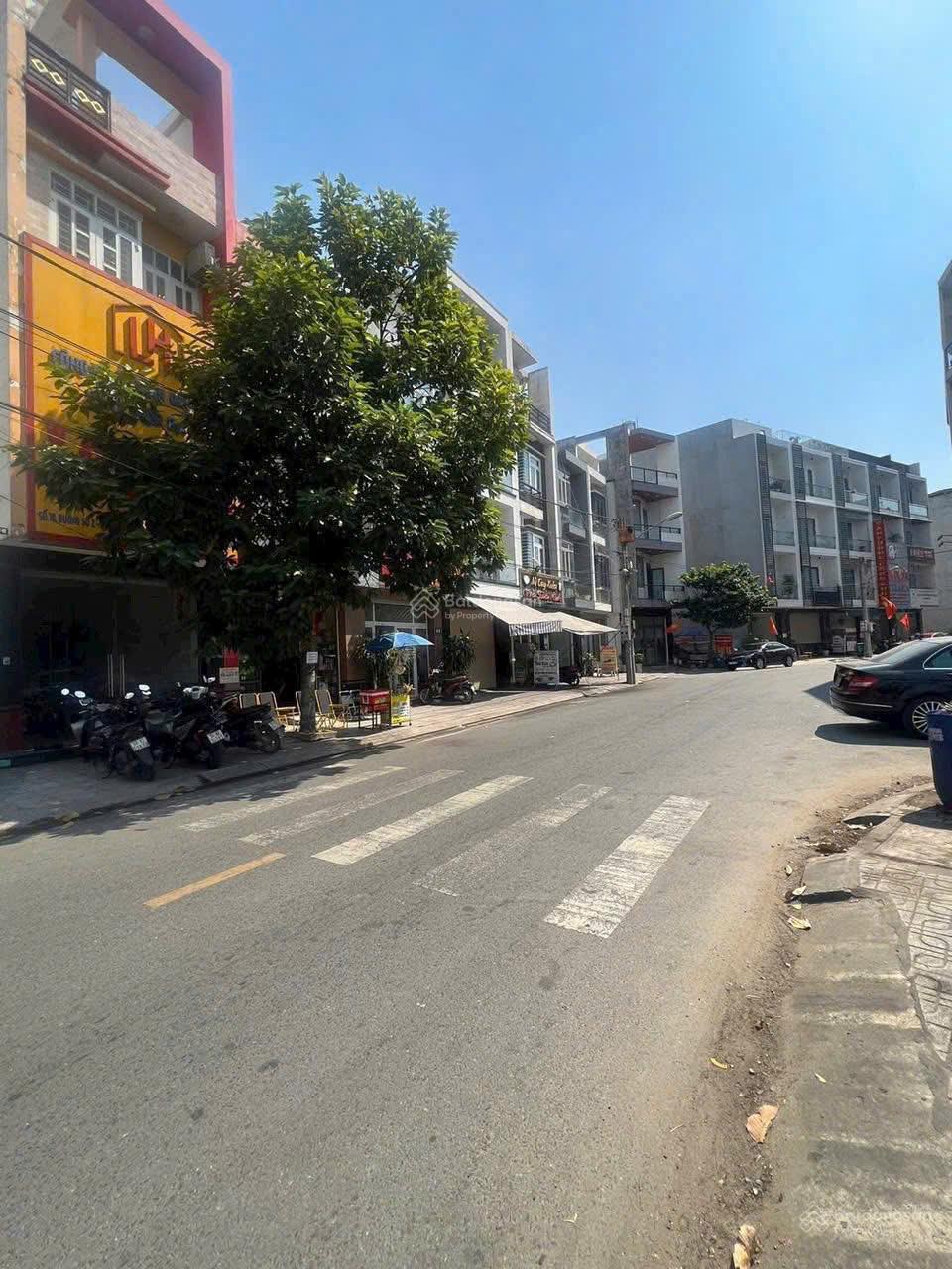 Lô đất hiếm KDC Hương Sen, Phường An Bình; DT 64m2 ngang 4m vuông vức; Giá 6.8 tỷ TL nhẹ Lô đất hiếm KDC Hương Sen, Phường An Bình; DT 64m2 ngang 4m vuông vức; Giá 6.8 tỷ TL nhẹ