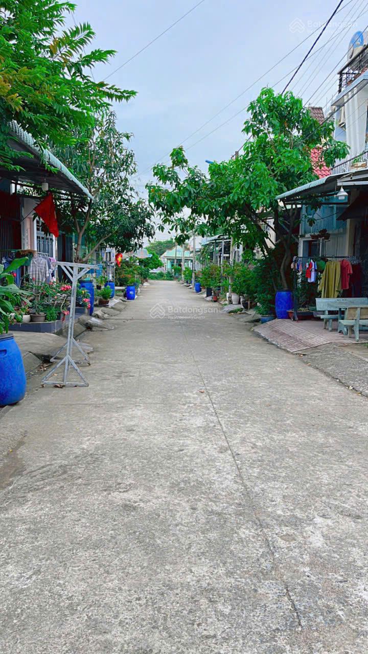Nhà 1 lầu kiên cố sổ riêng Dĩ An, thiết kế hiện đại, đường bê tông 7m, giá 4.2 tỷ TL