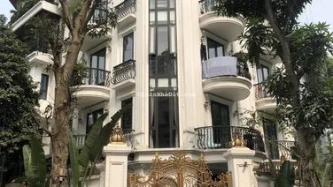 Cho thuê biệt thự Tại Nguyễn Văn Lộc.DT : 250 M* 3 Tầng. Chia phòng , nhà mới