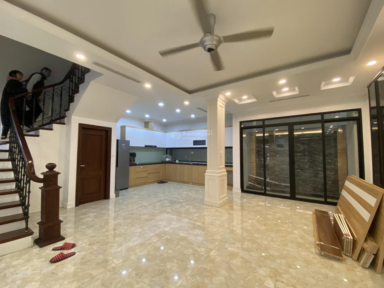 Cho thuê biệt thự Tại Nguyễn Văn Lộc.DT : 250 M* 3 Tầng. Chia phòng , nhà mới