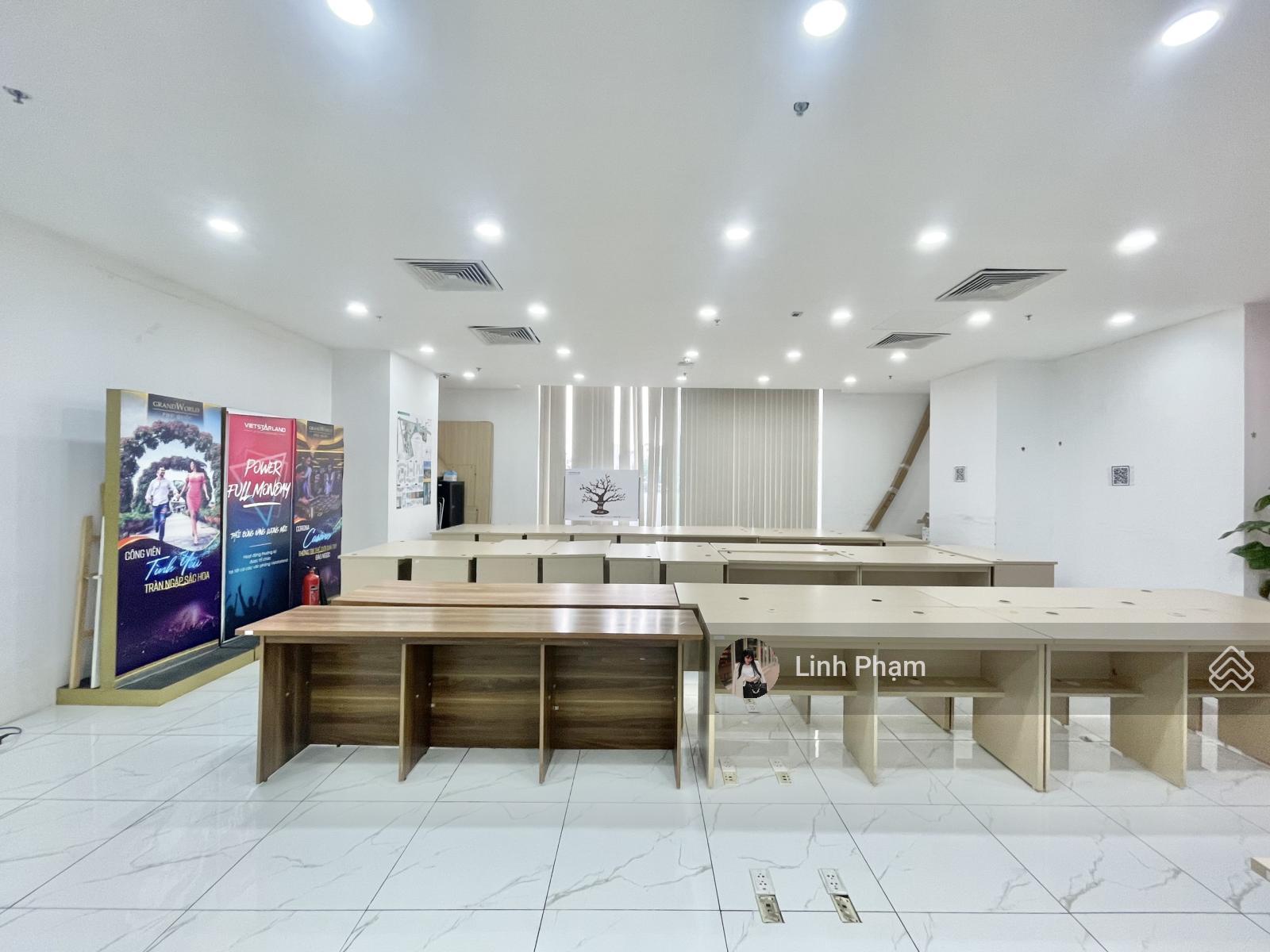 Tập Đoàn Vin Group cho thuê văn phòng tại R2R4R6 Royal City 72A Nguyễn Trãi ,Thanh Xuân, Hà Nội. Tập Đoàn Vin Group cho thuê văn phòng tại R2R4R6 Royal City 72A Nguyễn Trãi ,Thanh Xuân, Hà Nội.