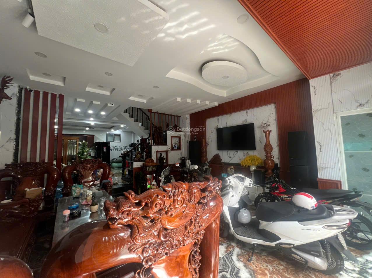 Nhà 4 lầu mới, hẻm xe hơi thông ngay chợ Tân Hương, ngang 6m Hiếm. DT 72m2 giá 10.8 tỷ tl