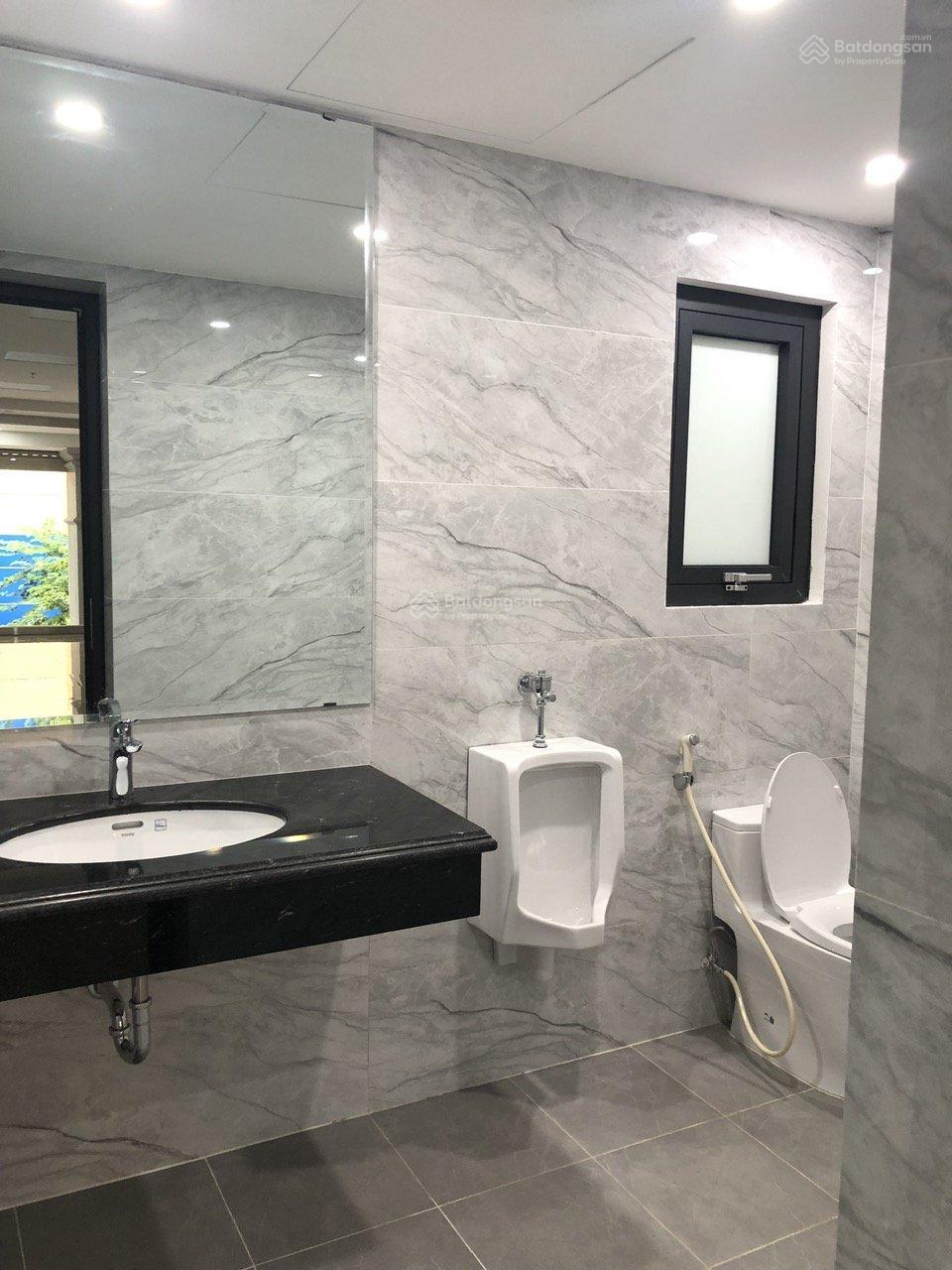 Cho thuê nhà tại KĐT DỊCH VỌNG . DT: 85M * 6 Tầng + 1 Hầm , Chia phòng , THANG MÁY, NHÀ MỚI Cho thuê nhà tại KĐT DỊCH VỌNG . DT: 85M * 6 Tầng + 1 Hầm , Chia phòng , THANG MÁY, NHÀ MỚI