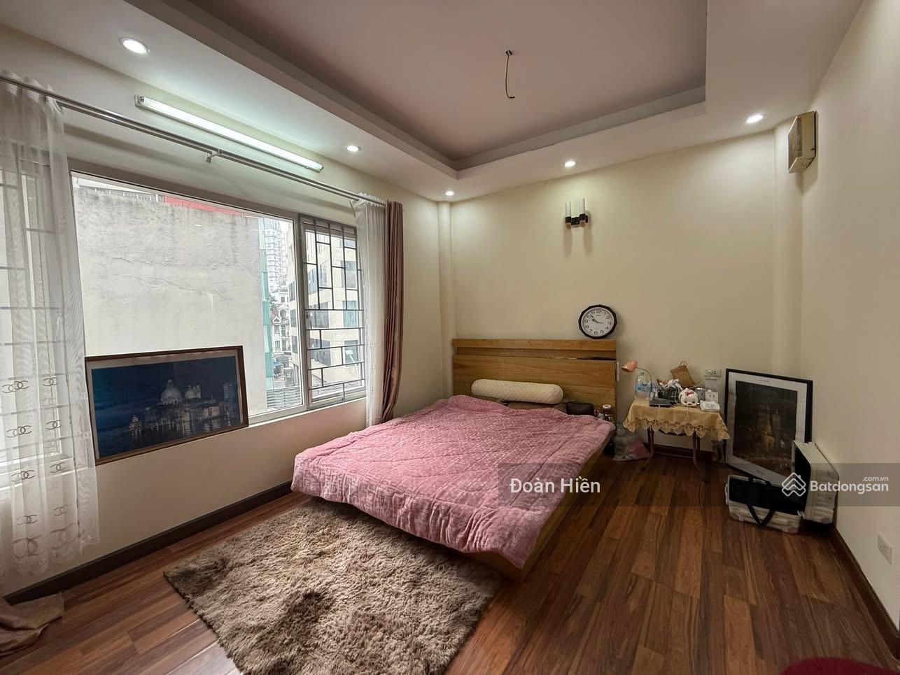 Giảm giá sốc! Nhà Đội Cấn, ô tô đỗ cổng, nhà KCBT, tặng NT, 46m*5t, chủ vượng, rất thiện chí