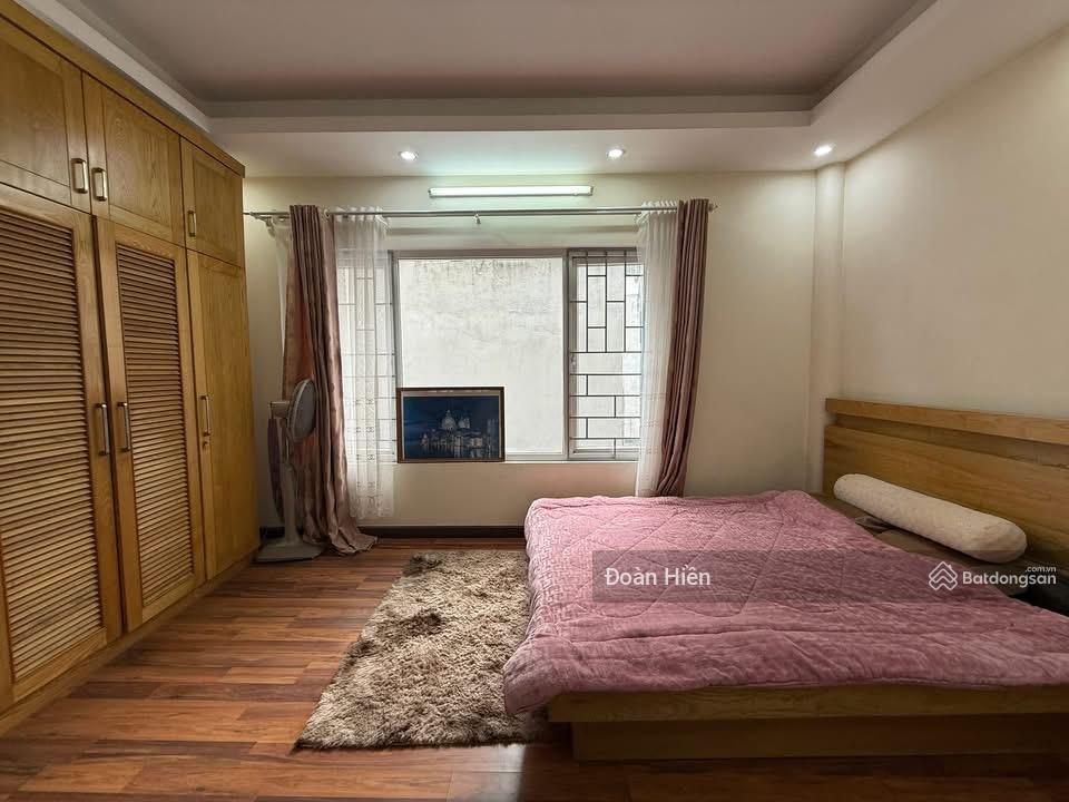 Giảm giá sốc! Nhà Đội Cấn, ô tô đỗ cổng, nhà KCBT, tặng NT, 46m*5t, chủ vượng, rất thiện chí