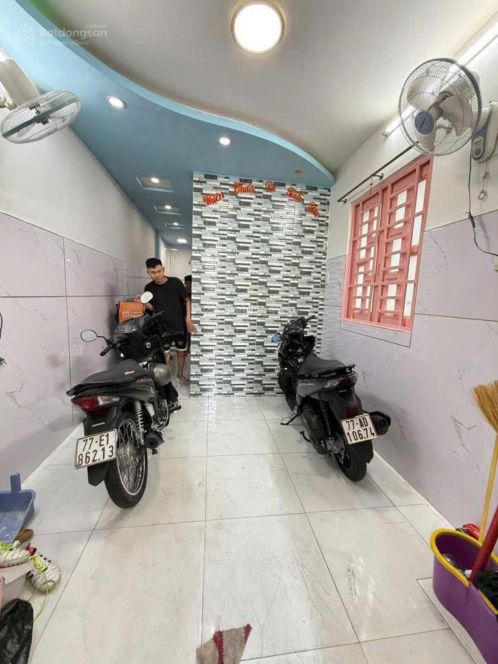 Nhà Bùi Thế Mỹ P10 Tân Bình, 1 trệt 2 lầu, sẵn HĐ thuê 7.5tr/tháng, giá 3.35 tỷ TL. LH 0876 410 ***