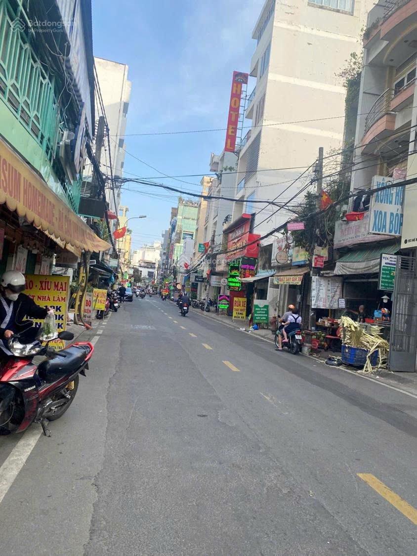 Cần bán nhà mặt tiền Hồ Bá Kiện, P.Hoà Hưng. TP.HCM. DT: 4.75x14m. NH:5m. 2 lầu ST