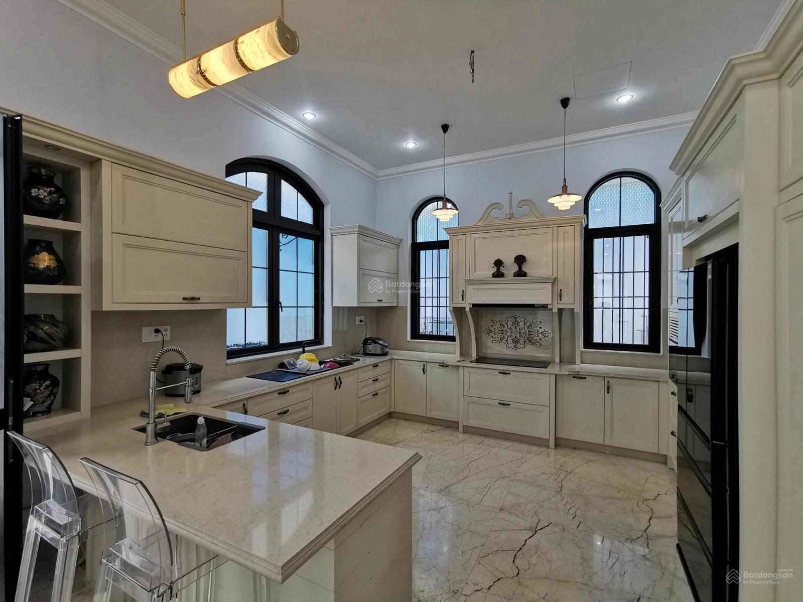 Bán biệt thự Nguyễn Văn Hưởng, Thảo Điền, Quận 2, 8,5 dài 20m, trệt 3 lầu đường 12m có gara oto