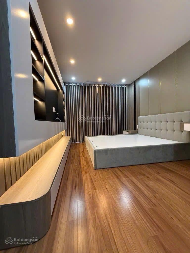 Bán Nhà riêng tại Nguyễn Văn Linh, p Long Biên, 8,5 tỷ, 36m2, view đẹp