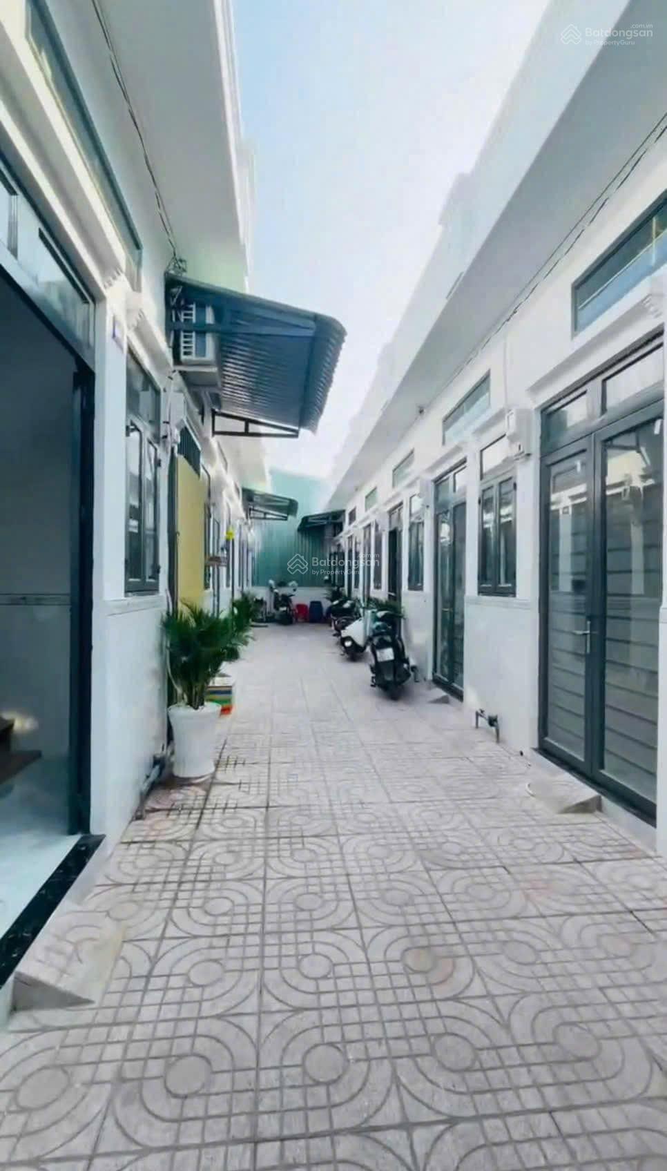 Cắt lỗ 250 tr bán dãy trọ 12 phòng đang cho thuê full 20tr/tháng - chợ Bình Chánh - 1,25 TỶ