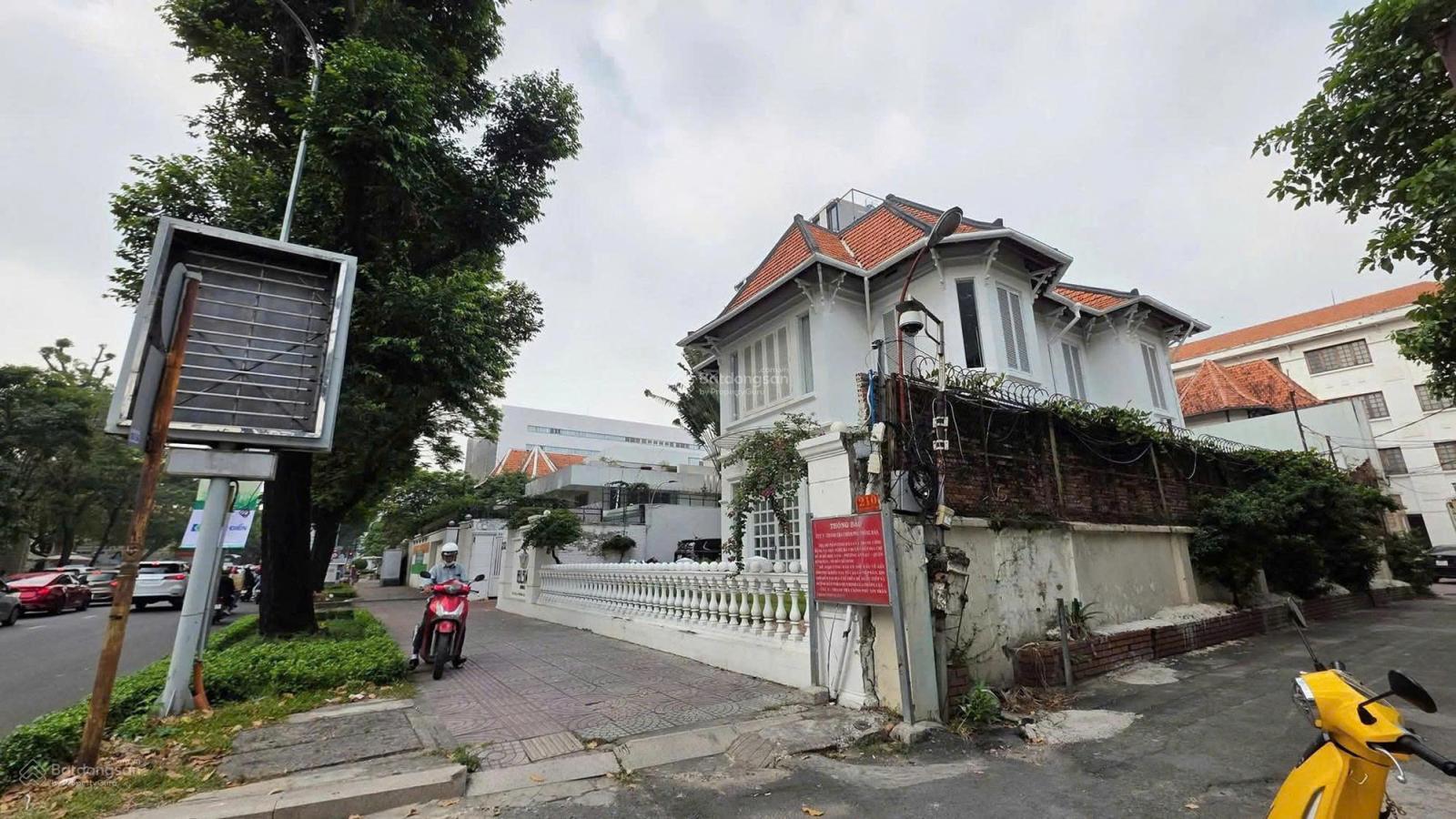 Cần bán gấp nhà 2 MT Võ Thị Sáu, Phường Võ Thị Sáu, Q3. DT: 21x25m, NH: 22m. Gía 280 tỷ