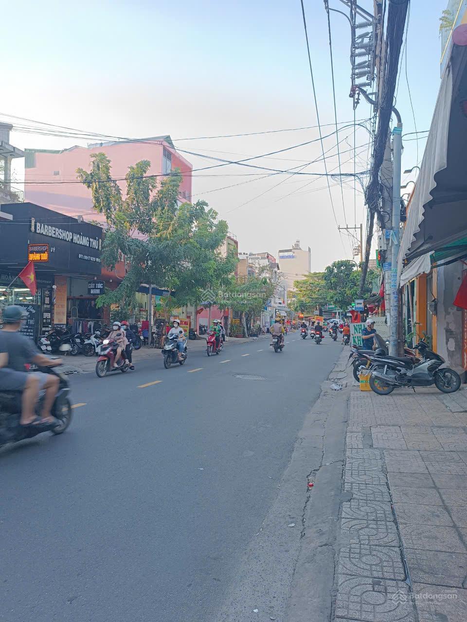 Bán căn hộ dịch vụ mặt tiền kinh doanh Đường Tân Quý ( 5,1x19m) 4 lầu,ST,có 18 phòng cho thuê