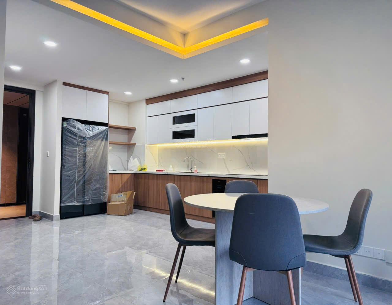 Cho thuê 2pn Infiniti full nội thất, giá 24tr có đủ tủ lạnh, máy giặt, free 6 tháng phí quản lý