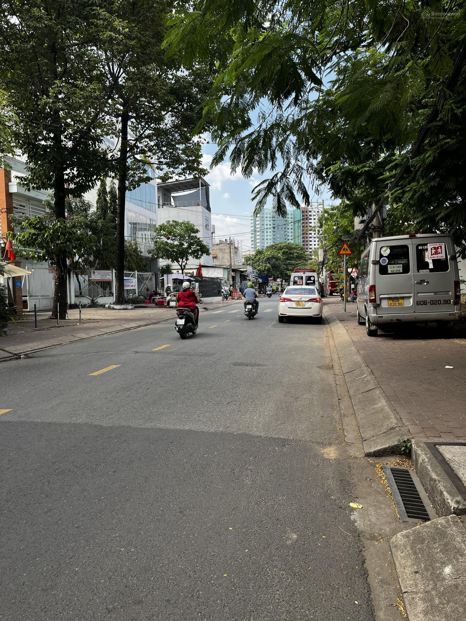 Bán lô đất mặt tiền DT 210m2, Phước Long A, Gần Ngã tư RMK, Ga Metro Phước Long