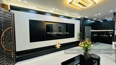 Nhà đẹp ở ngay! Phố Lạc Long Quân, cách ô tô đỗ 20m, dân xây KCBT, thoáng sáng, tặng NT, 46m*5t